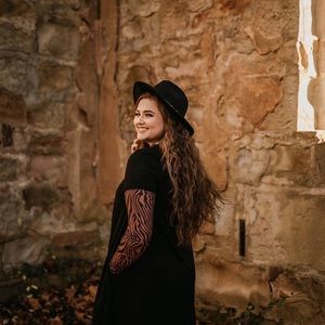 Meet your Posher, Alexis